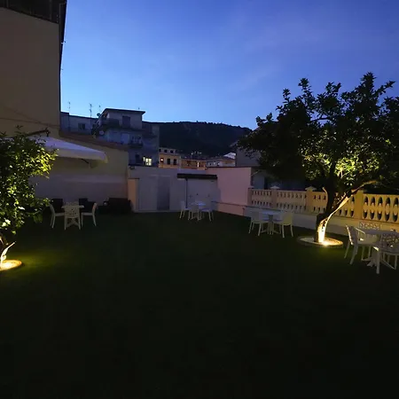Il Giardino לינה וארוחת בוקר אמנטיאה